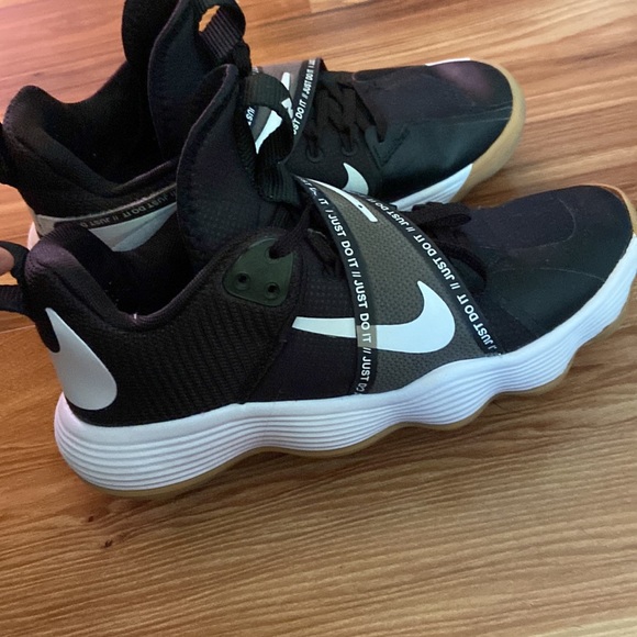 women’s nike react hyper set volleyball shoes - Picture 2 of 5